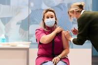 Eerste coronavaccinatie toegediend